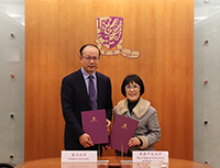 中大張妙清副校長（右）與復旦大學陳志敏副校長簽署滬港發展聯合研究所的續簽協議